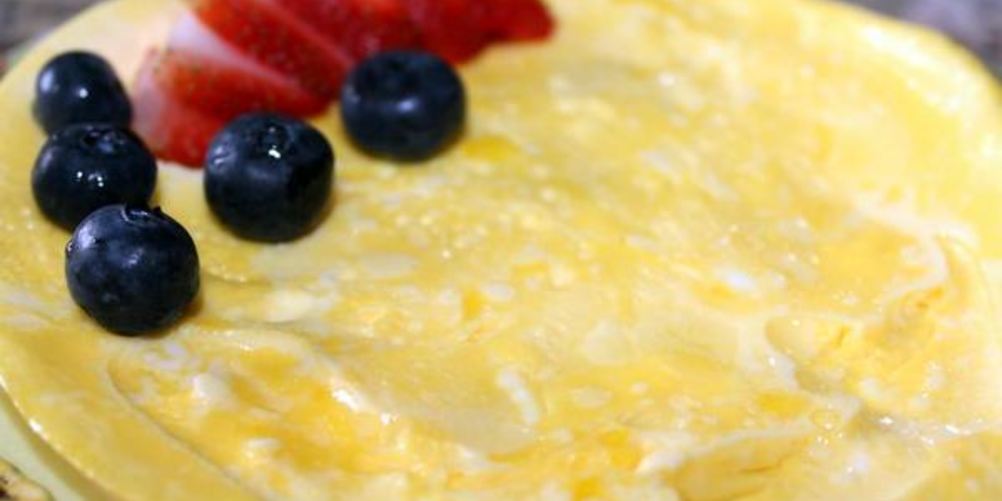 Рецепт сладкий омлет с клубникой