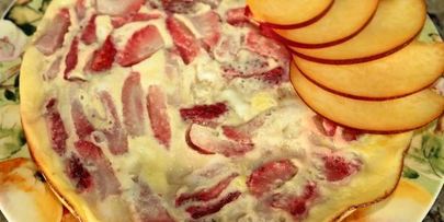 сладкий омлет с клубникой