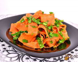 Острая закуска из моркови в восточном стиле