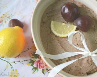 Паштет из куриной печени с каштанами, шампанским и цедрой лимона
