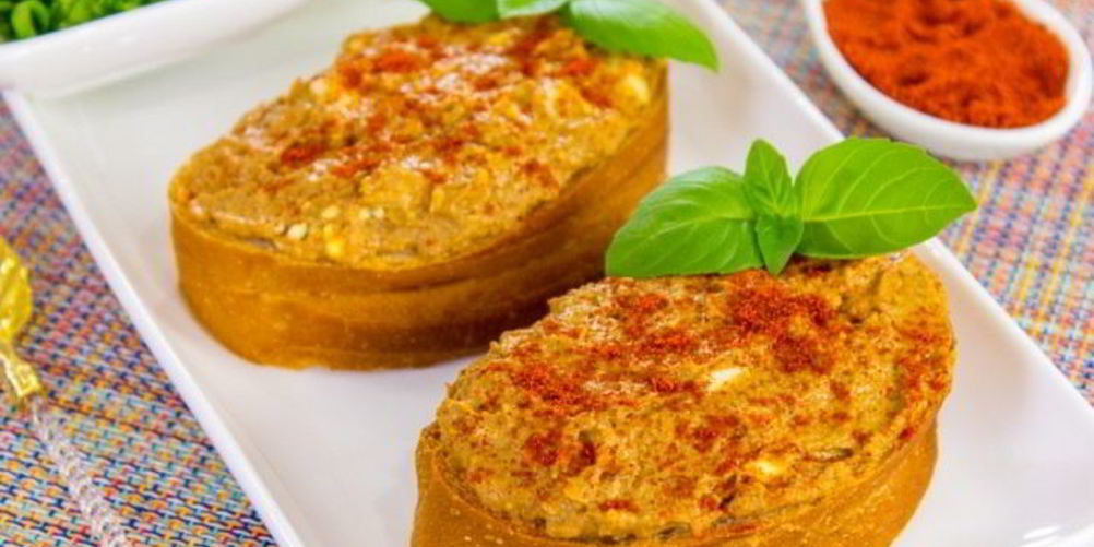 Рецепт паштета иза куриной печеней с паприкого и яйцами