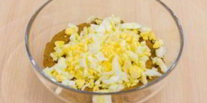 паштет из куриной печени с паприкой и яйцами