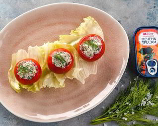 Помидоры, фаршированные печенью трески и яйцами