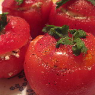 Помидоры, фаршированные рикоттой с прованскими травами