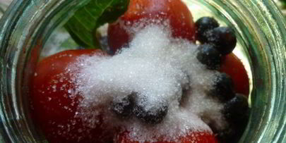 помидоры с виноградом и сладким перцем