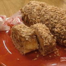 Рецепт Бисквитный рулет с вареной сгущенкой и орехами