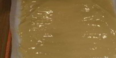 бисквитный рулет с вареной сгущенкой и орехами