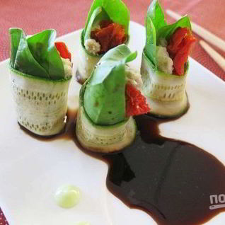 Быстрые рулетики с цуккини