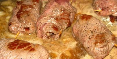 говяжьи рулетики со сливой и миндалем