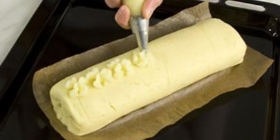 картофельный рулет с морским коктейлем