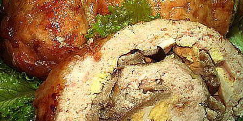 Рецепт куриный рулет, фаршированный яйцами и грибами