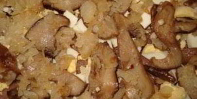 куриный рулет, фаршированный яйцами и грибами