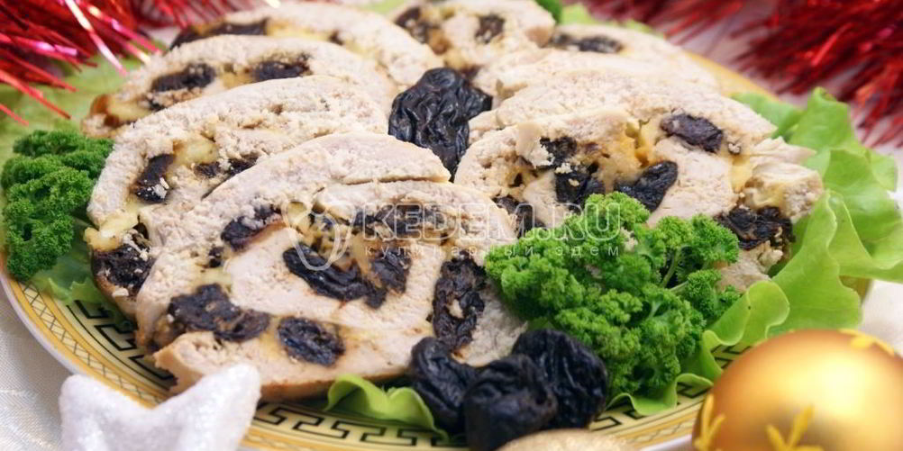 Рецепт куриный рулет с черносливом и сыром