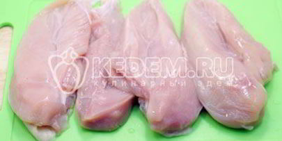 куриный рулет с черносливом и сыром