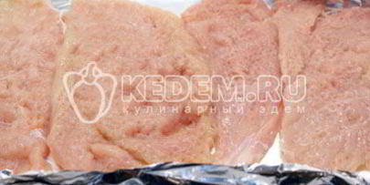 куриный рулет с черносливом и сыром