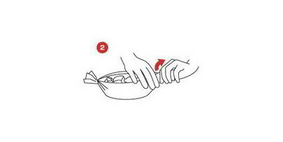 куриный рулет с ветчиной и соусом песто