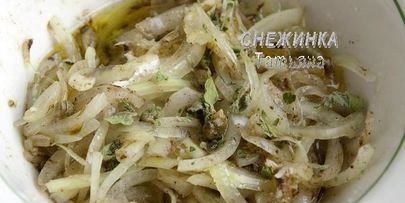 куриный рулет со спаржевой фасолью, яйцом и сыром джюгас