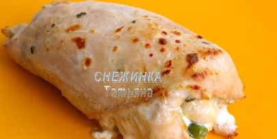 куриный рулет со спаржевой фасолью, яйцом и сыром джюгас