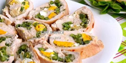 куриный рулет со спаржевой фасолью, яйцом и сыром джюгас