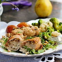 Рецепт Куриные рулетики с грушей и орехами