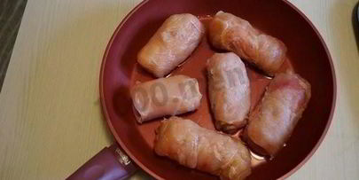 куриные рулетики с ветчиной и сыром