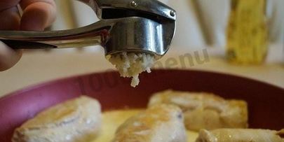 куриные рулетики с ветчиной и сыром