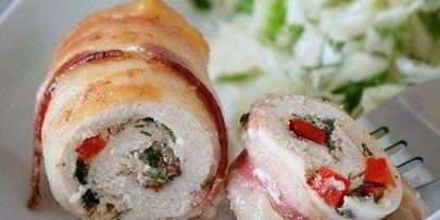 куриные рулетики в беконе