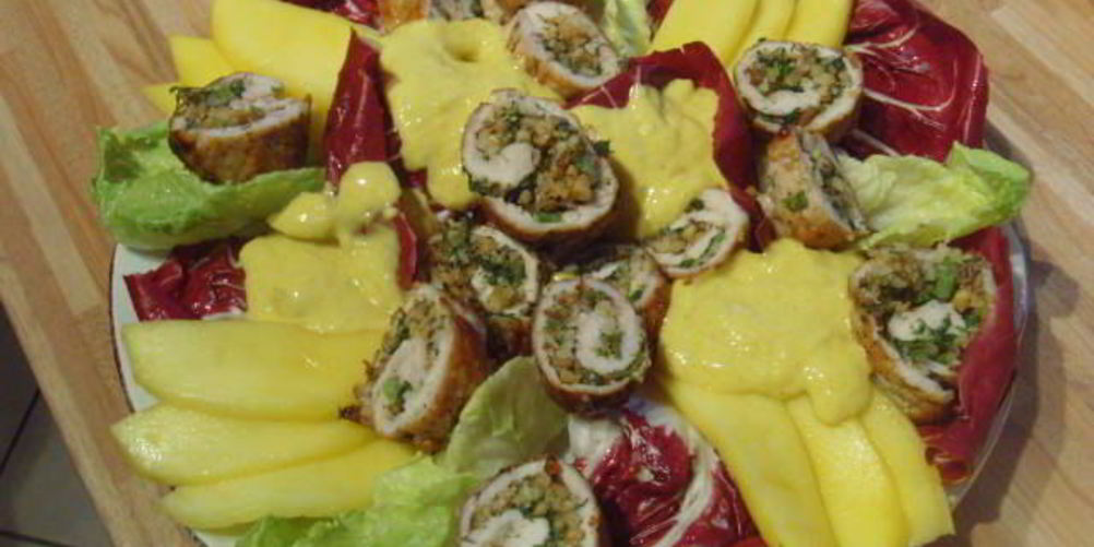 Рецепт куриные рулеты под манговым соусом с брусками поленты