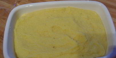 куриные рулеты под манговым соусом с брусками поленты