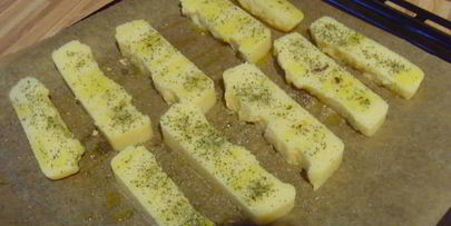 куриные рулеты под манговым соусом с брусками поленты