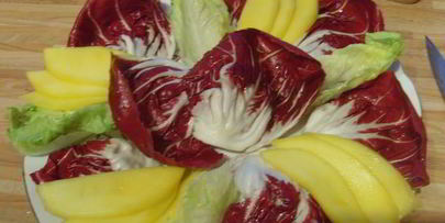 куриные рулеты под манговым соусом с брусками поленты