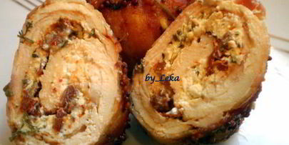 куриные рулеты с творогом в беконе