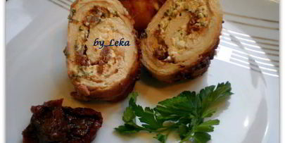 куриные рулеты с творогом в беконе