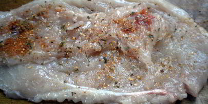 куриные рулеты с творогом в беконе