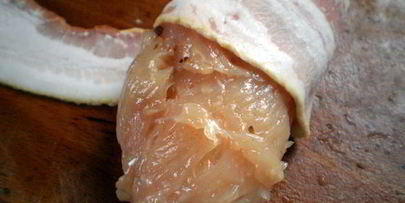 куриные рулеты с творогом в беконе