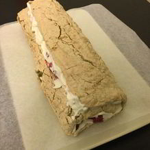 Рецепт Меренговый фисташковый рулет с маскарпоне и малиной