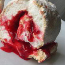 Рецепт Меренговый рулет с клюквенным соусом-начинкой