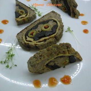 Мясной рулет с черносливом
