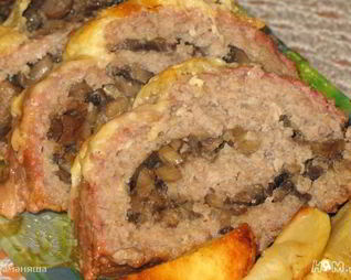 Мясной рулет с грибной начинкой