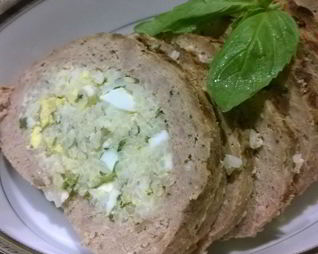 Мясной рулет с рисом и яйцами