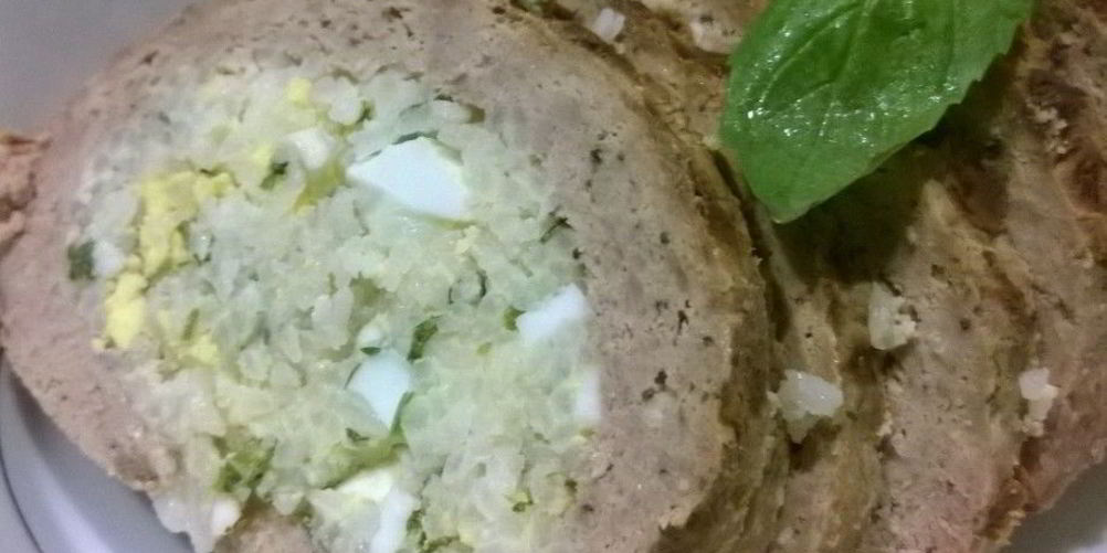 Рецепт мясного рулета с рисома и яйцами