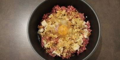 мясной рулет с яйцами