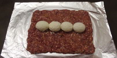 мясной рулет с яйцами