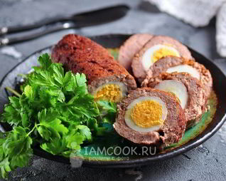 Мясной рулет с яйцом в духовке