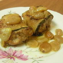 Рецепт Мясные рулетики с соусом из винограда