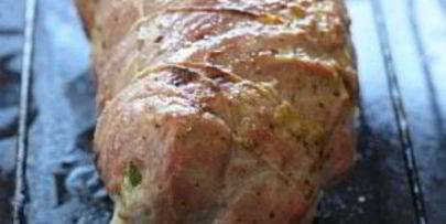 праздничный рулет из свинины с начинкой