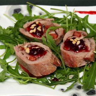 Рулет из говядины с начинкой