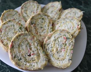 Рулет из крабовых палочек