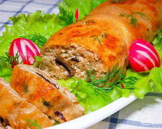 Рулет из курицы с шампиньонами и грецкими орехами