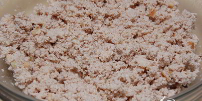 рулет из курицы с шампиньонами и грецкими орехами